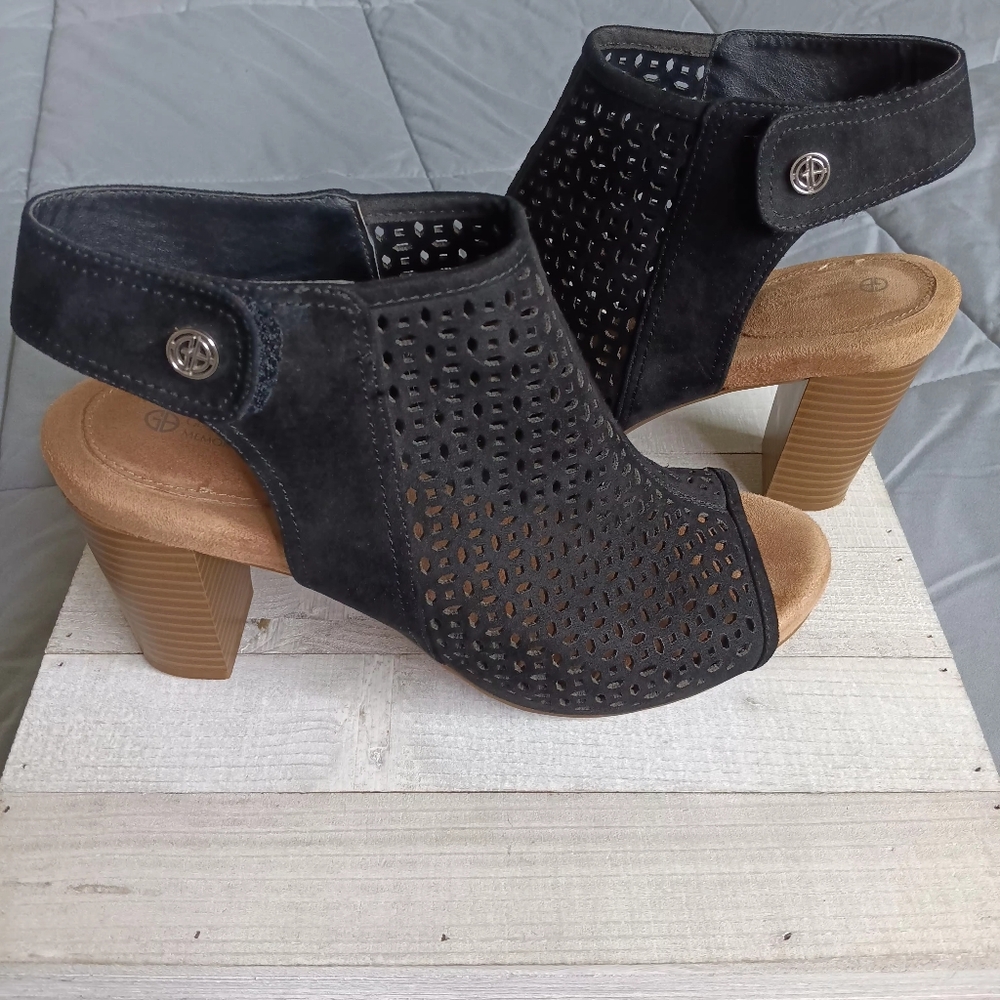 Giani Bernini Black And Tan Sz 9.5 Memory Foam Women's Peep-Toe Ankle Heels - Picture 2 of 11